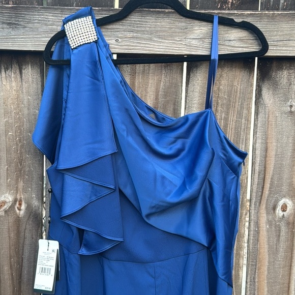 Adrianna Papell Satin Crepe Draped Jumpsuit, size 18 - Picture 5 of 11